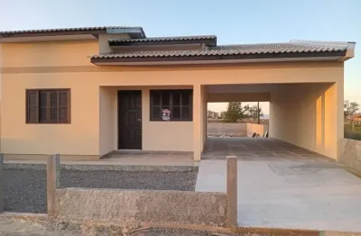 Casa nova na praia a 500m do mar, escriturada e apta para financiamento bancário.