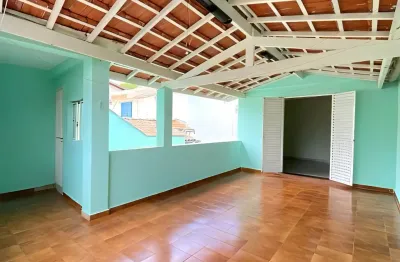 Linda Casa com Sobrado e Suíte no Bairro Pompéia, em Piracicaba