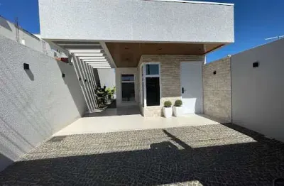 Sofistição e conforto em cada detalhe: casa com spa, 3 quartos e automação!