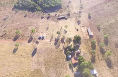 Área total: 3.458,6 hectares ( 714,5 alqueires) área em pastagens: 2.700,00 hectares