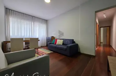 Super bem localizado, conservado, hall social amplo, jardins, portaria 24 horas, 02 elevadores, alarme, gás canalizado, interfone, lazer com salão de festas, academia, portão eletrônico, 01 vaga livre