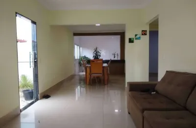 Casa nova a venda com 3 quartos, suíte, bairro oitis, contagem.