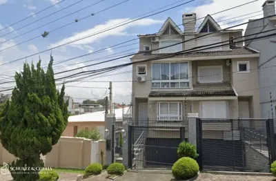 Casa a venda com 239m² e 4 dormitórios, 1 suíte, 4 vagas no bairro chácara das p