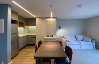 Apartamento de alto padrão mobiliado e decorado, planta com 47m2, com vaga cober