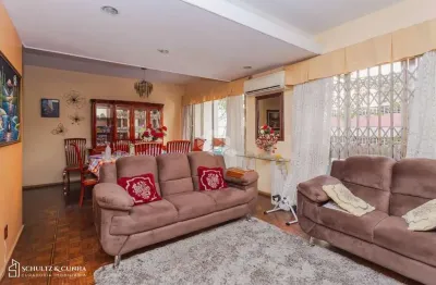 Apartamento com 171m², 4 dormitórios e 2 vagas no centro histórico.