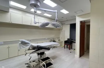 Espetacular Clínica de Cirurgia Médica toda montada à venda na Av. Carlos Gomes