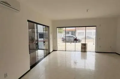 Oportunidade imperdível de locação de sala comercial no tabuleiro!!!