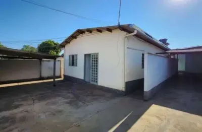 Casa com 3 quartos à venda na Rua 11, 1, Vila Santa Helena, Goiânia