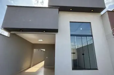 Belíssima casa com ótimo acabamento, projeto moderno e excelente avaliação