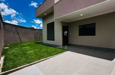 Casa de Esquina com 215 m2, 3 Quartos no Residencial Petrópolis - Goiânia.