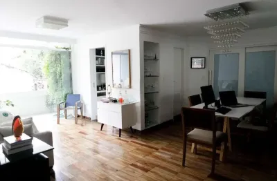 Apartamento reformado com sacada a venda no jardim paulista.