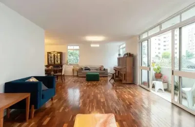 Excelente apartamento a venda no jardim paulista, com sacada, 258m e 2 vagas.