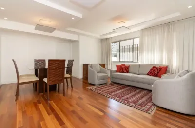 Apartamento na rua oscar freire reformado com 2 vagas à venda!