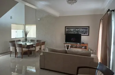 Sobrado à Venda no Jardim Cândida com 3 Quartos, sendo 2 Suítes