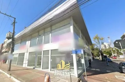 Loja Comercial 220m² com Mezanino e Estacionamento - Pé Direito Duplo