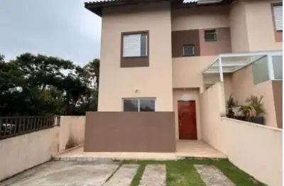 Casa com duas suítes,  duas vagas localização privilegiada  proximo ao templo zulai