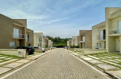 Sobrado no km 22! 3 dorms com suíte e quintal próx. ao the square