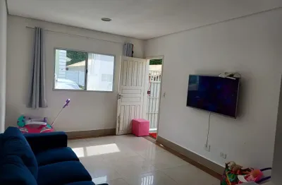 Casa terrea com 3 dormitórios sendo uma suíte em condominio com piscina