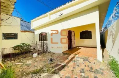 Casa com 3 quartos para alugar na Avenida Castelo Branco, Setor Coimbra, Goiânia por R$ 2.000