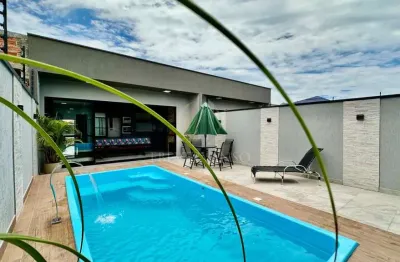 Casa com 3 quartos para alugar na Avenida Vinte e Nove de Abril, 373, Balneário Nereidas, Guaratuba