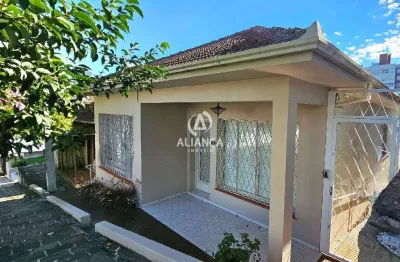 Casa parte superior  
4 dormitórios 
1 sala
1 cozinha 
1 baneiro
iptu