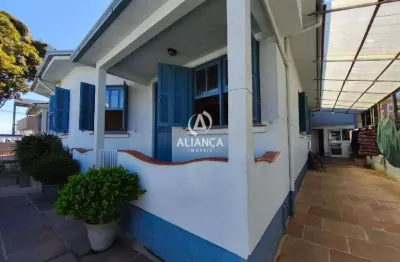 Casa individual com pátio compartilhado
3 dormitórios
2 salas
1 cozinh