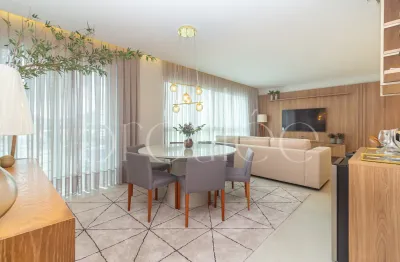 Apartamento mobiliado no solar di capri no centro de balneário camboriú-sc