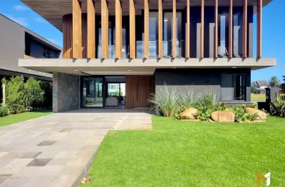 Casa beira de lago decorada no Condomínio Enseada Xangri-Lá
