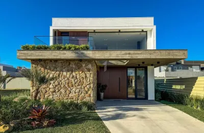 Casa em condomínio fechado com 4 quartos à venda na Rua Pedro Hygino Da Silveira, 1650, Centro, Xangri-Lá