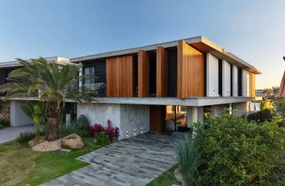 Sobrado 6 suítes com piscina e elevador no Condomínio Enseada em Xangri-Lá