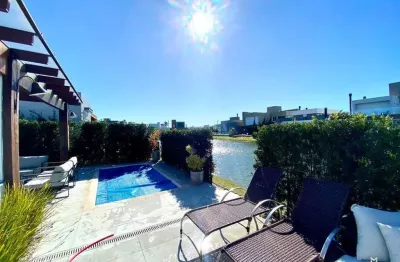 Exclusividade Beira-Lago no Condomínio Riviera – Pronta para Morar