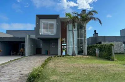 Sobrado mobiliado beira lago com piscina em condomínio fechado