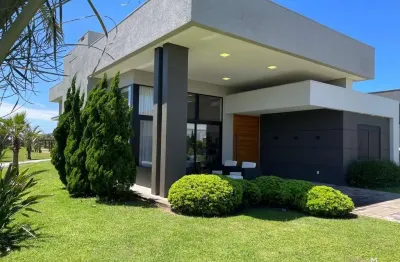 Casa mobiliada com fundos para área verde no condomínio Riviera em Xangri-lá RS