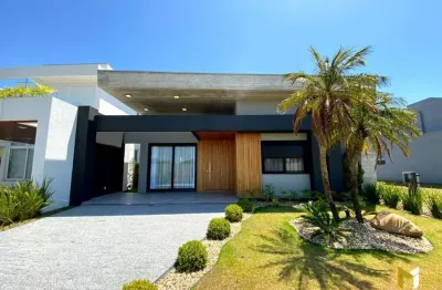 Casa térrea nunca habitada com vista lago em condomínio fechado em Xangri-lá