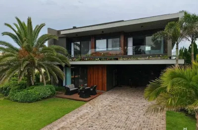 Sobrado mobiliado e decorado com piscina em condomínio a beira mar em Xangri-lá