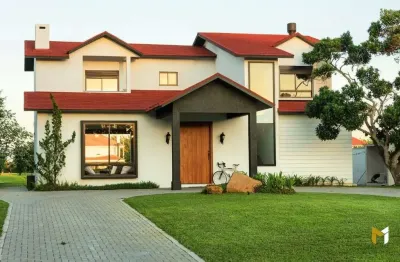Sobrado mobiliado com piscina e vista para o lago no condomínio Green Village
