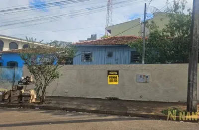 Casa de esquina a venda, com 322 metros, a poucos metros do zerão, londrina/pr.