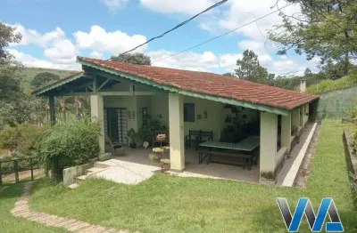 Chácara exclusiva com residência principal, casa de hóspedes e lago