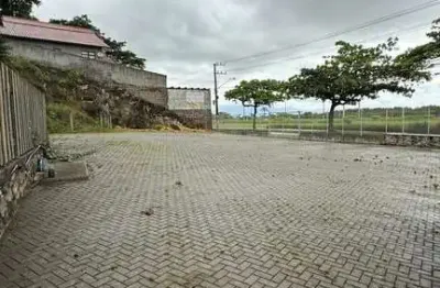 Casa comercial com um amplo terreno para locação, costeira do pirajubaé, florianópolis, sc