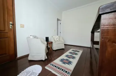 Vila mariana, casa assobradada, 4 quartos, 3 vagas, 600 metros do metrô santa cruz (linha azul e lilás)