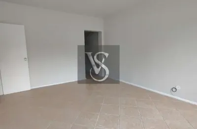 Este apartamento encantador está localizado no coração do centro com 03 quartos (sendo 1 suite com armário) sala, cozinha, banheiro social, área de serviço e  depêndencia de empregada completa