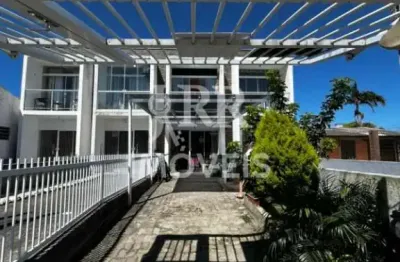 Duplex em tramandaí, dois dormitórios sendo dois suítes, semi mobiliada