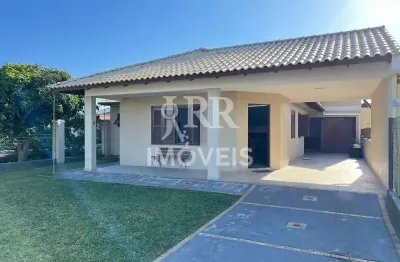 Casa 400m do mar, três dormitórios sendo um suíte, localizado no centro de imbé