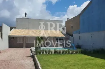 Casa de alvenaria, três dormitórios sendo um suíte, localizado no centro