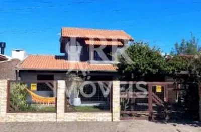 Imóvel de alvenaria, mobiliado, quatro dormitórios sendo um suíte, localizado em imbé