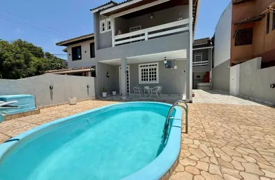 45/ vendo -casa duplex solta em estilo  colonial em stella maris, equipada com energia solar.