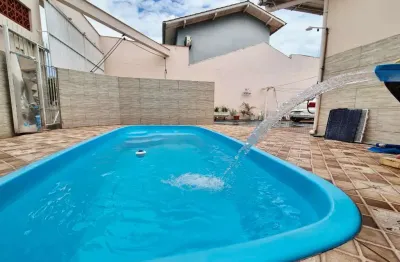 Casa com 2 quartos à venda na Rua dos Coqueirais, 165, Madri, Palhoça