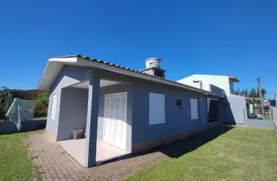 Excelente casa de esquina a poucos metros da praia, aceita financiamento bancário