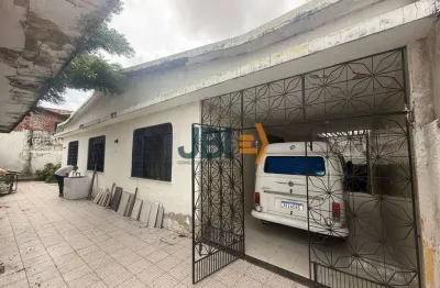 Oportunidade para Investidores com Amplo Terreno (16x22) - Amadeu Furtado