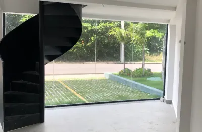 Sala espetacular em avenida principal da praia do bessa